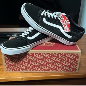 Men’s Vans 
Size 12
Black/White